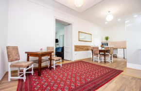 East & West Apartment